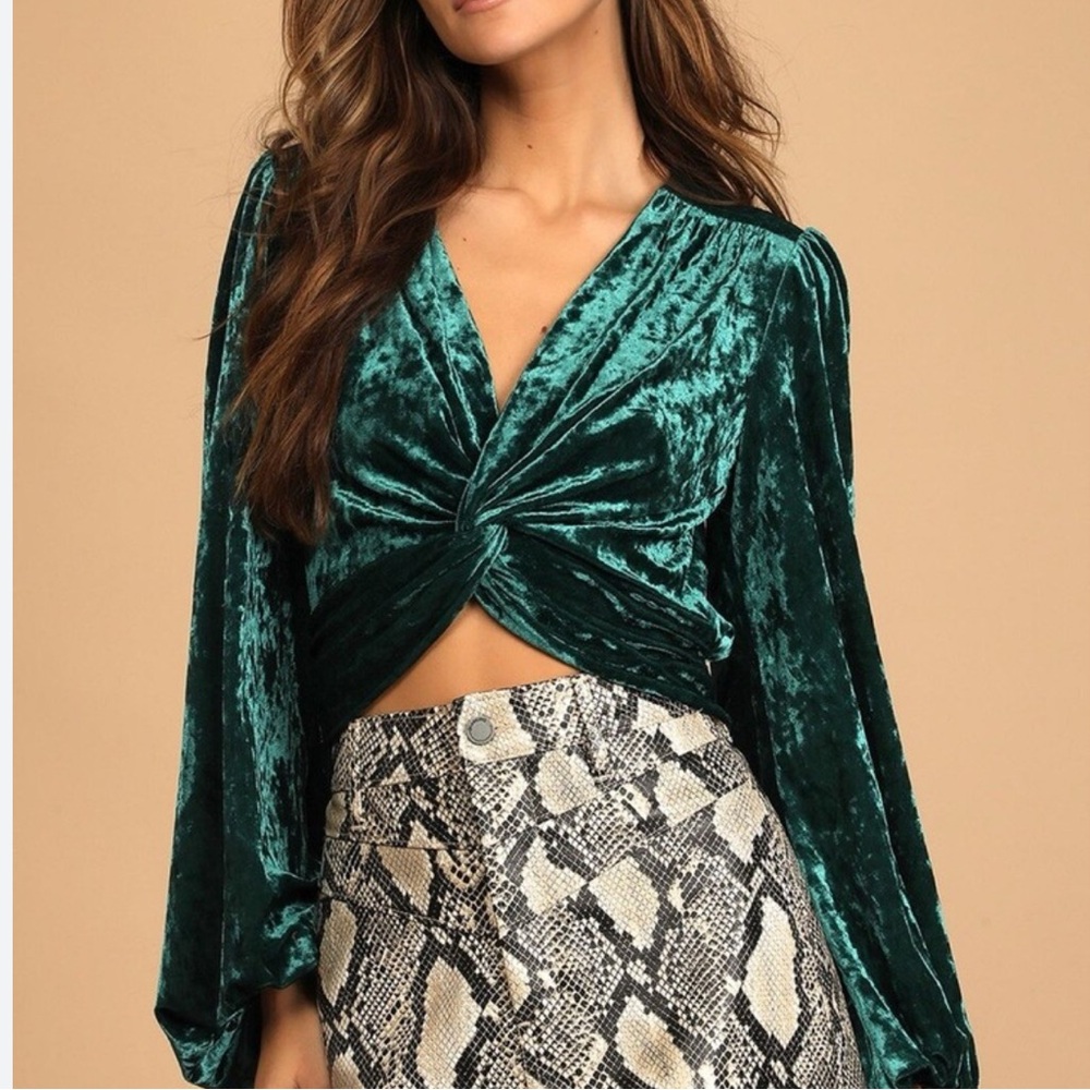 Lulus Emerald Green‎ Crushed Velvet Twist-Front Long Sleeve Crop Top NWT Size S